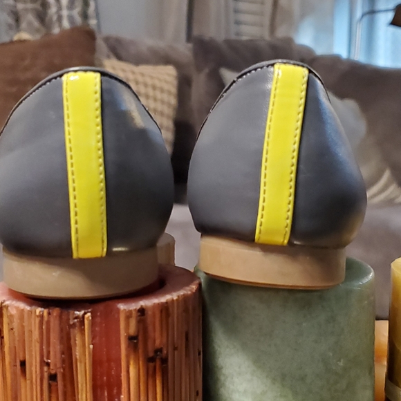 CALVIN KLEIN Neon Yellow/Gray Flats - Picture 4 of 5